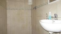 Bathroom 3+ - 5 square meters of property in Ferndale - JHB