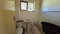 Bathroom 1 of property in Pacaltsdorp