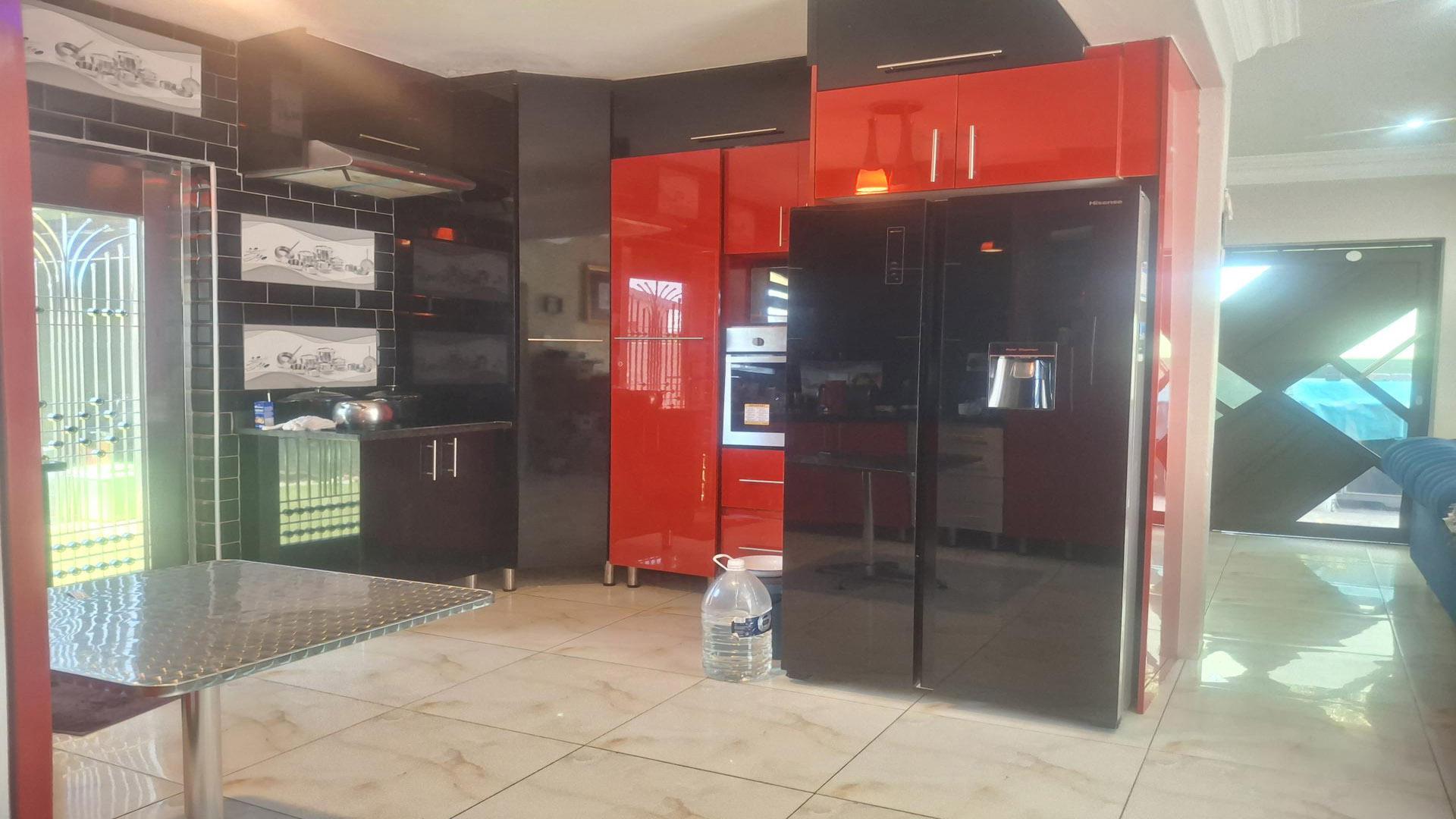 Kitchen of property in Protea Glen