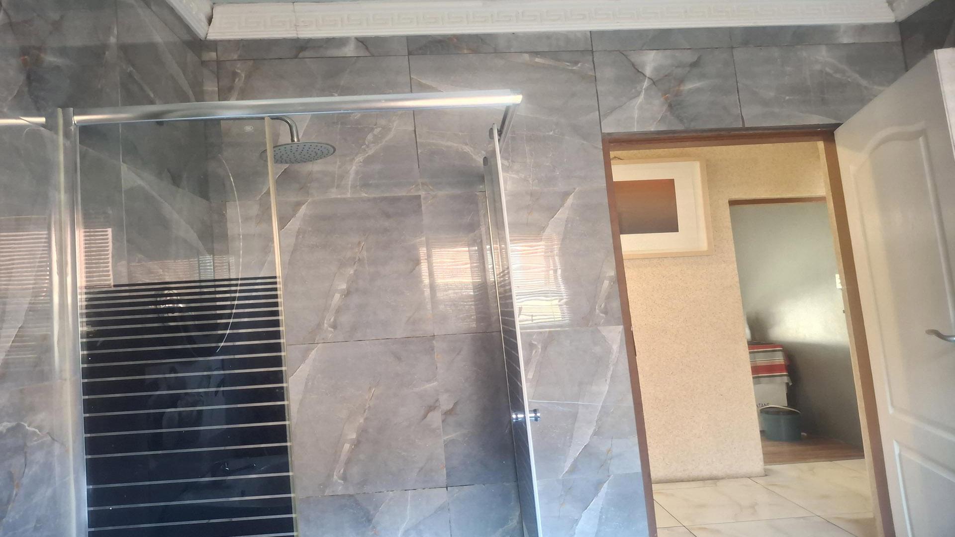 Bathroom 2 of property in Protea Glen