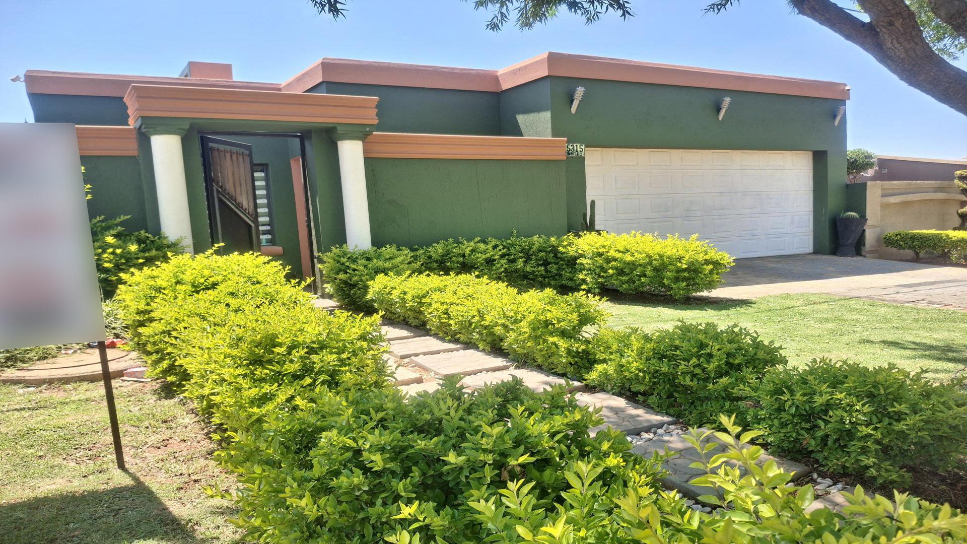 Front View of property in Protea Glen