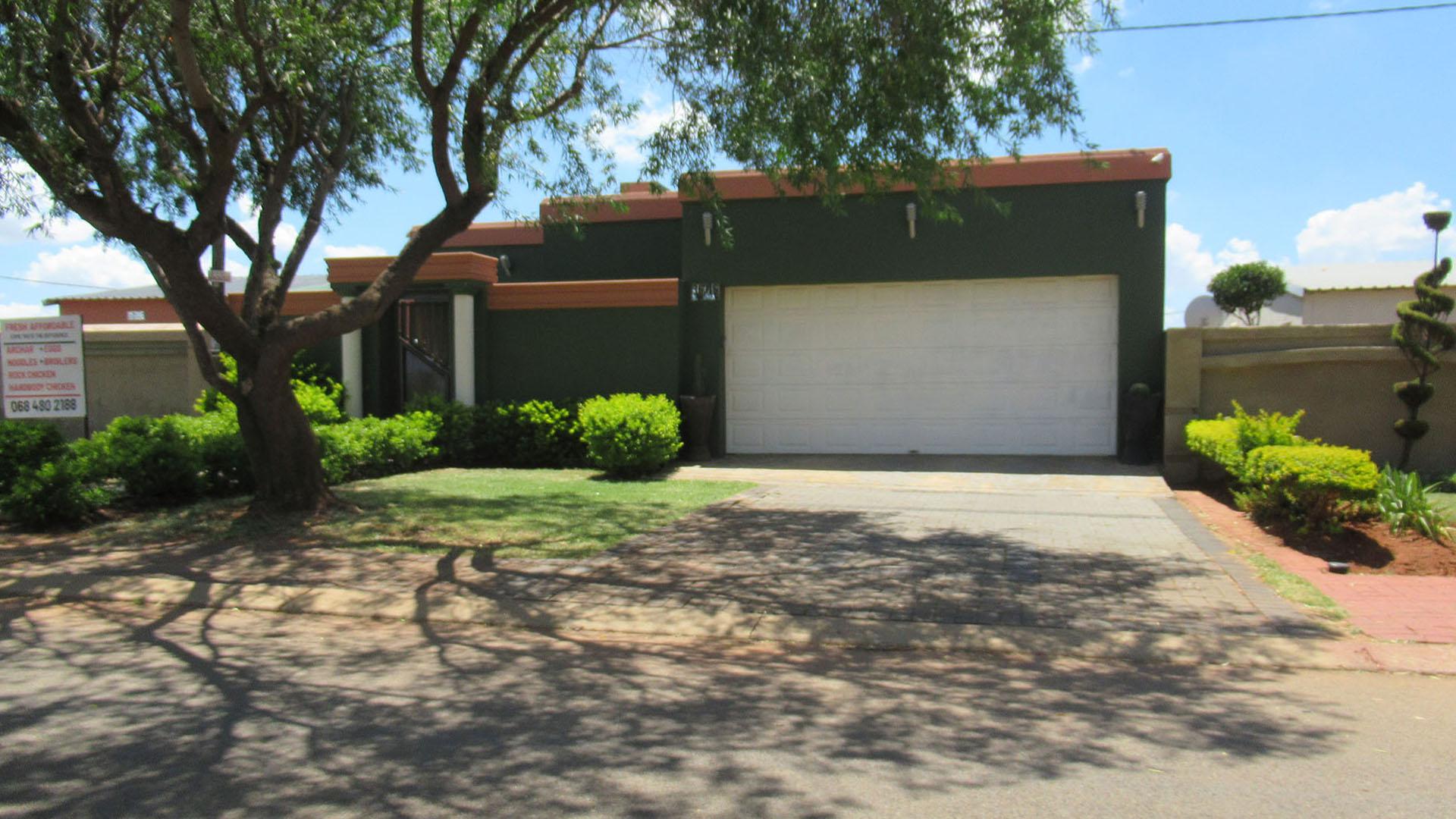 Front View of property in Protea Glen