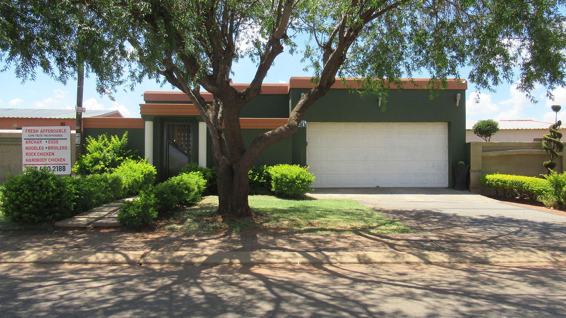 Front View of property in Protea Glen