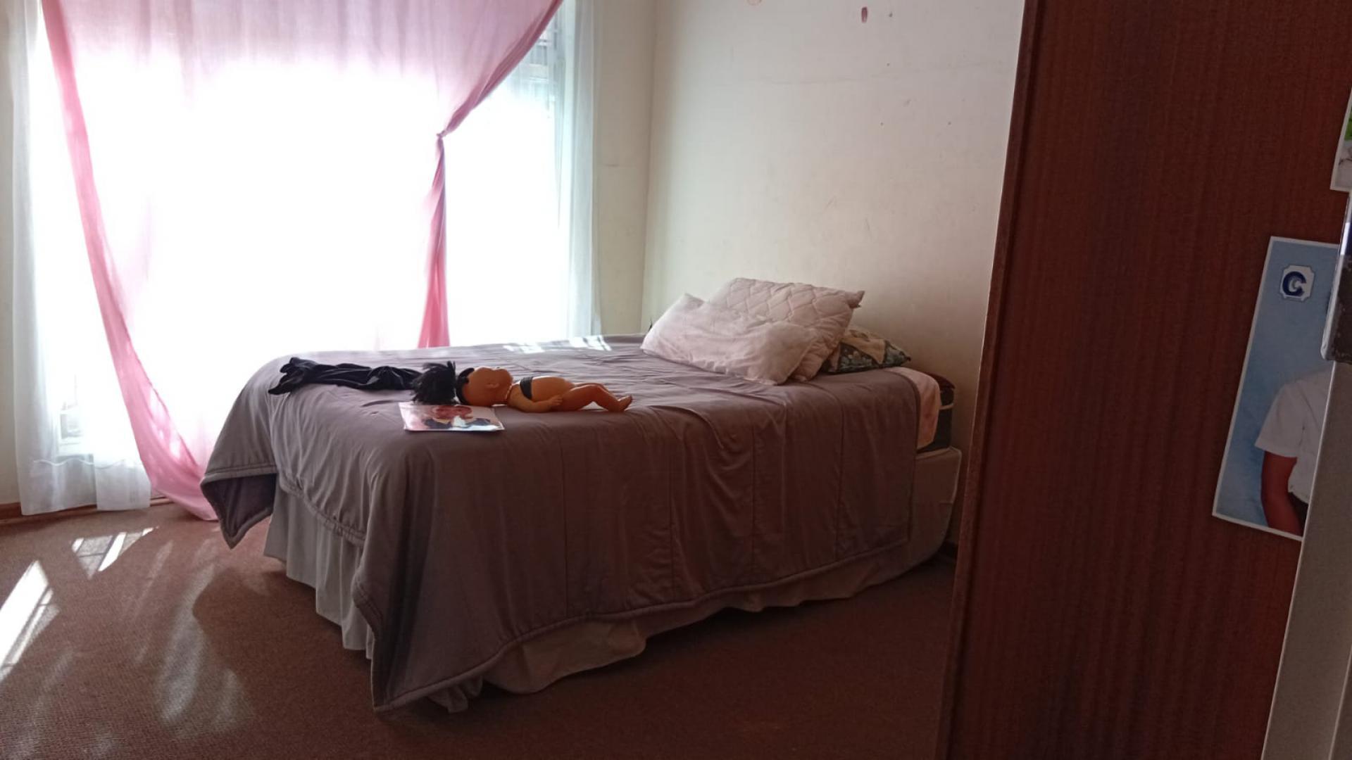 Bed Room 1 of property in Kroonstad