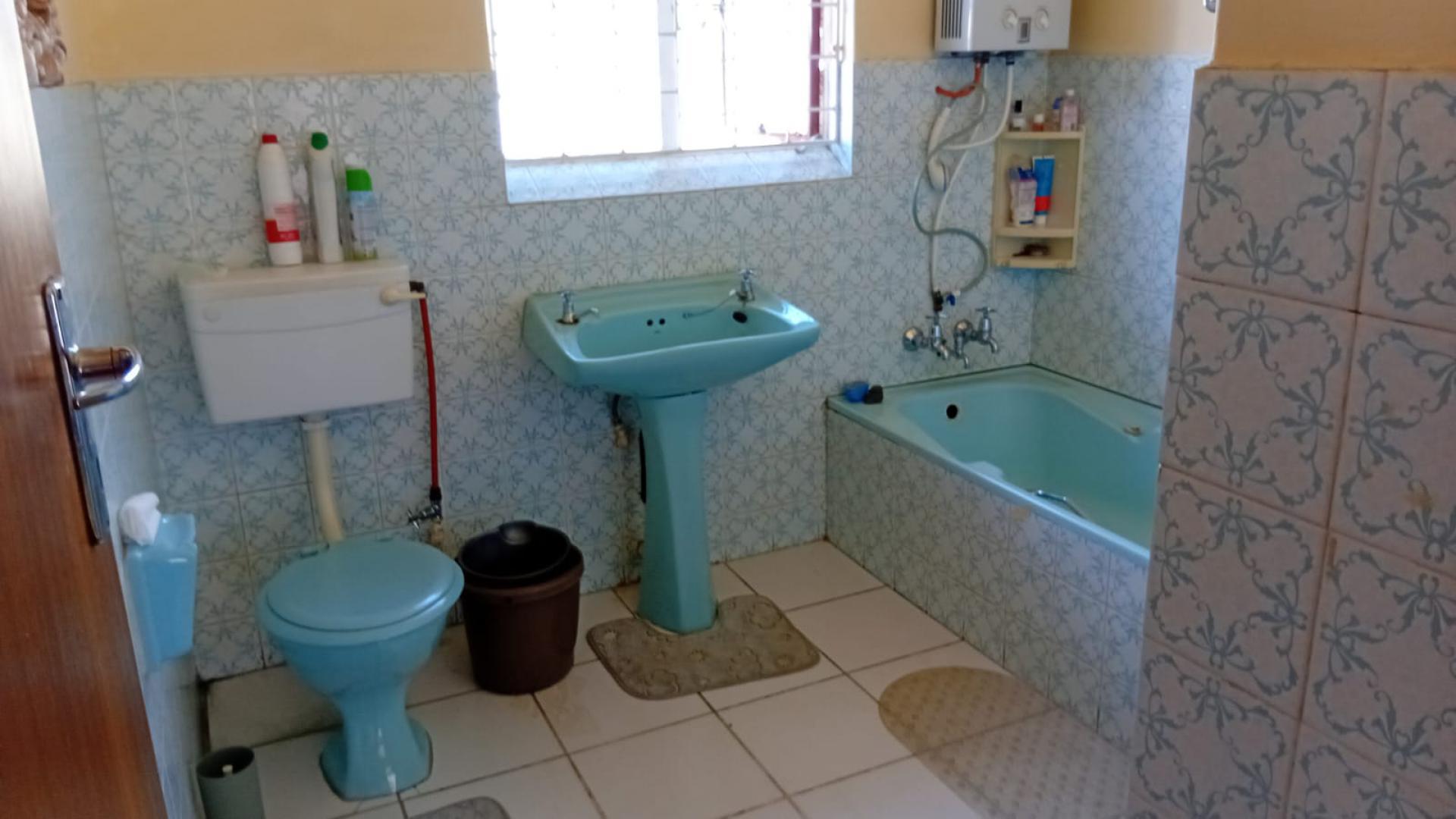 Bathroom 1 of property in Kroonstad