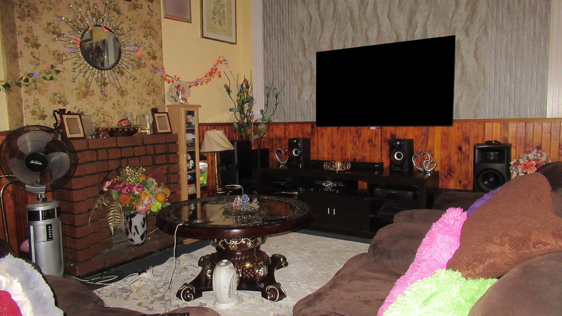 Lounges - 25 square meters of property in Rosettenville