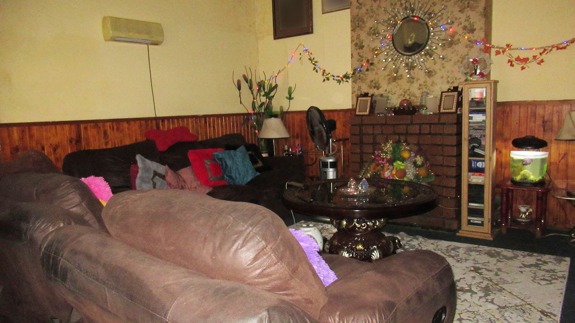 Lounges - 25 square meters of property in Rosettenville