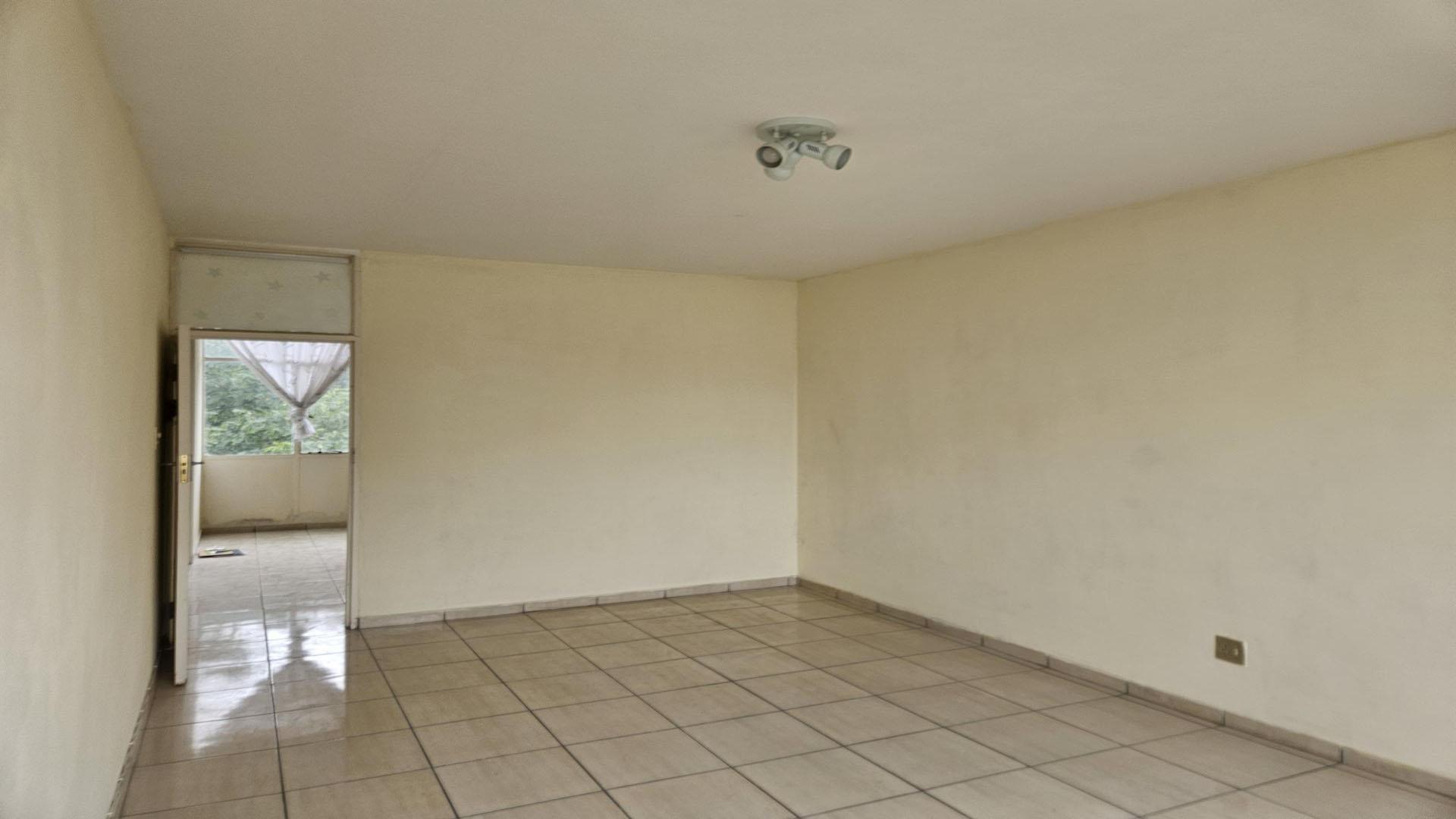 Bed Room 1 of property in Bedford Gardens