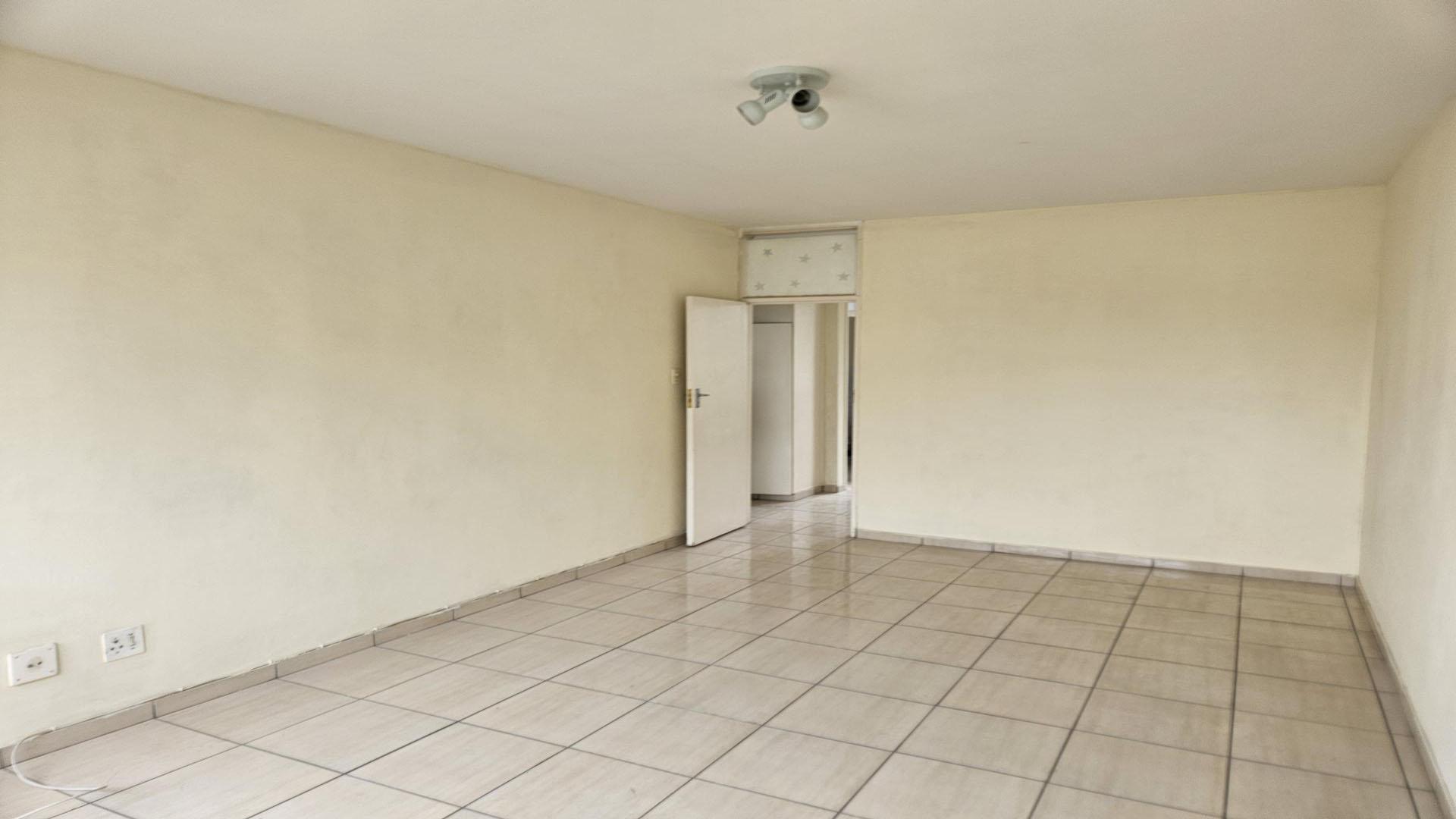 Bed Room 2 of property in Bedford Gardens