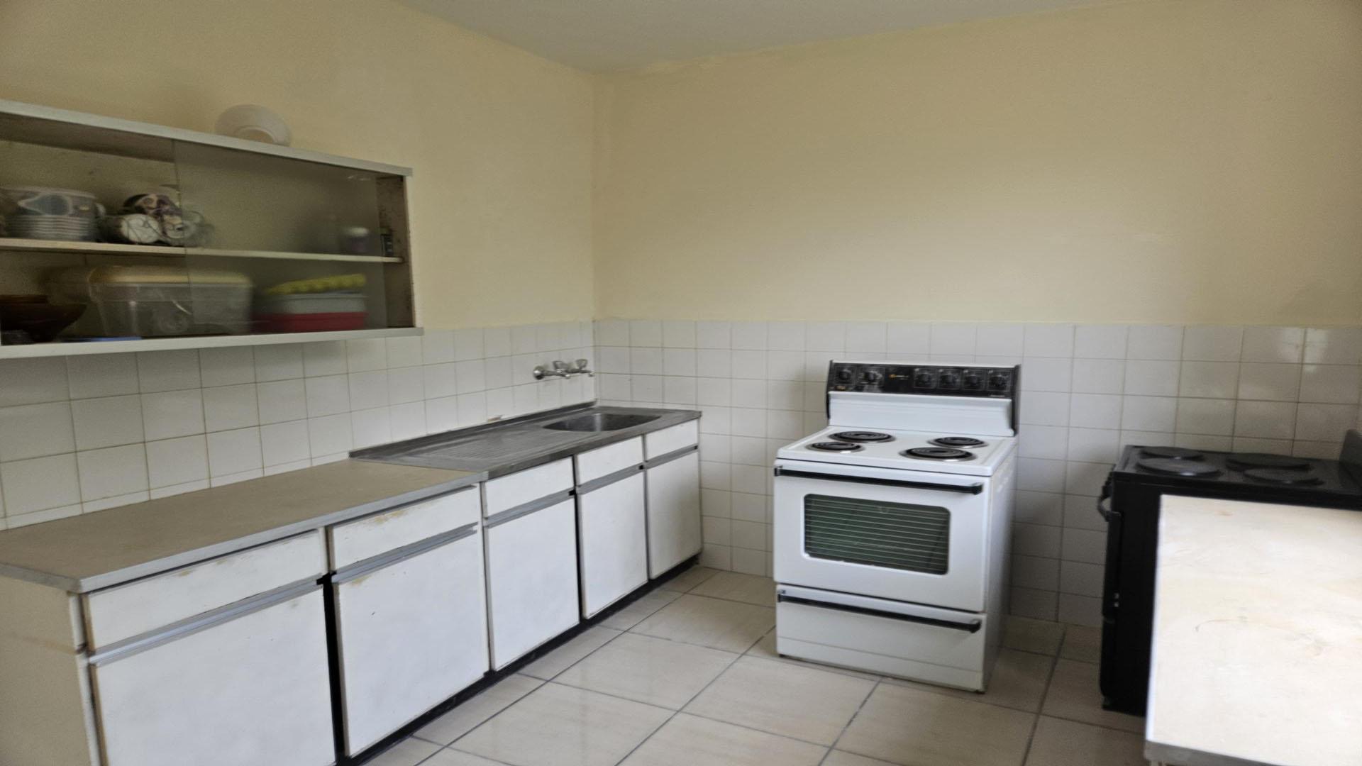 Kitchen of property in Bedford Gardens
