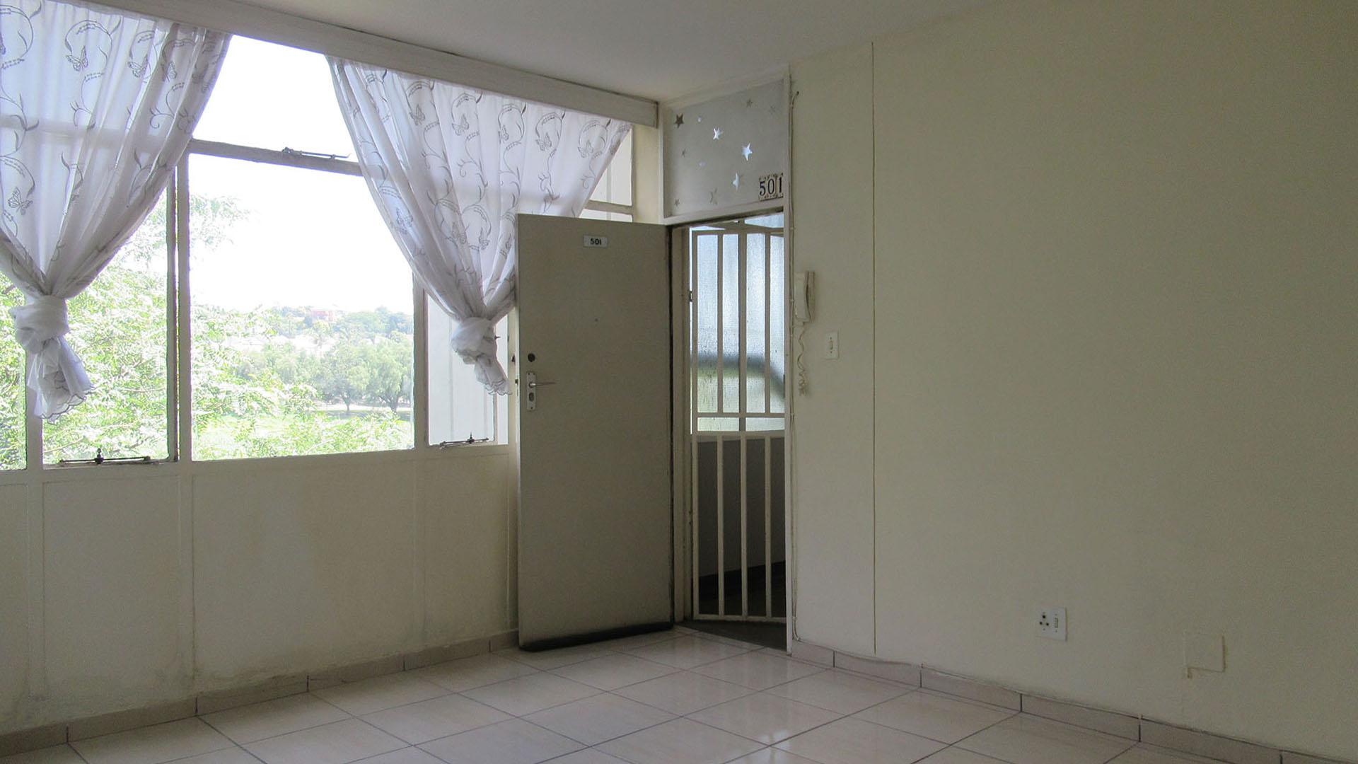 Lounges - 16 square meters of property in Bedford Gardens