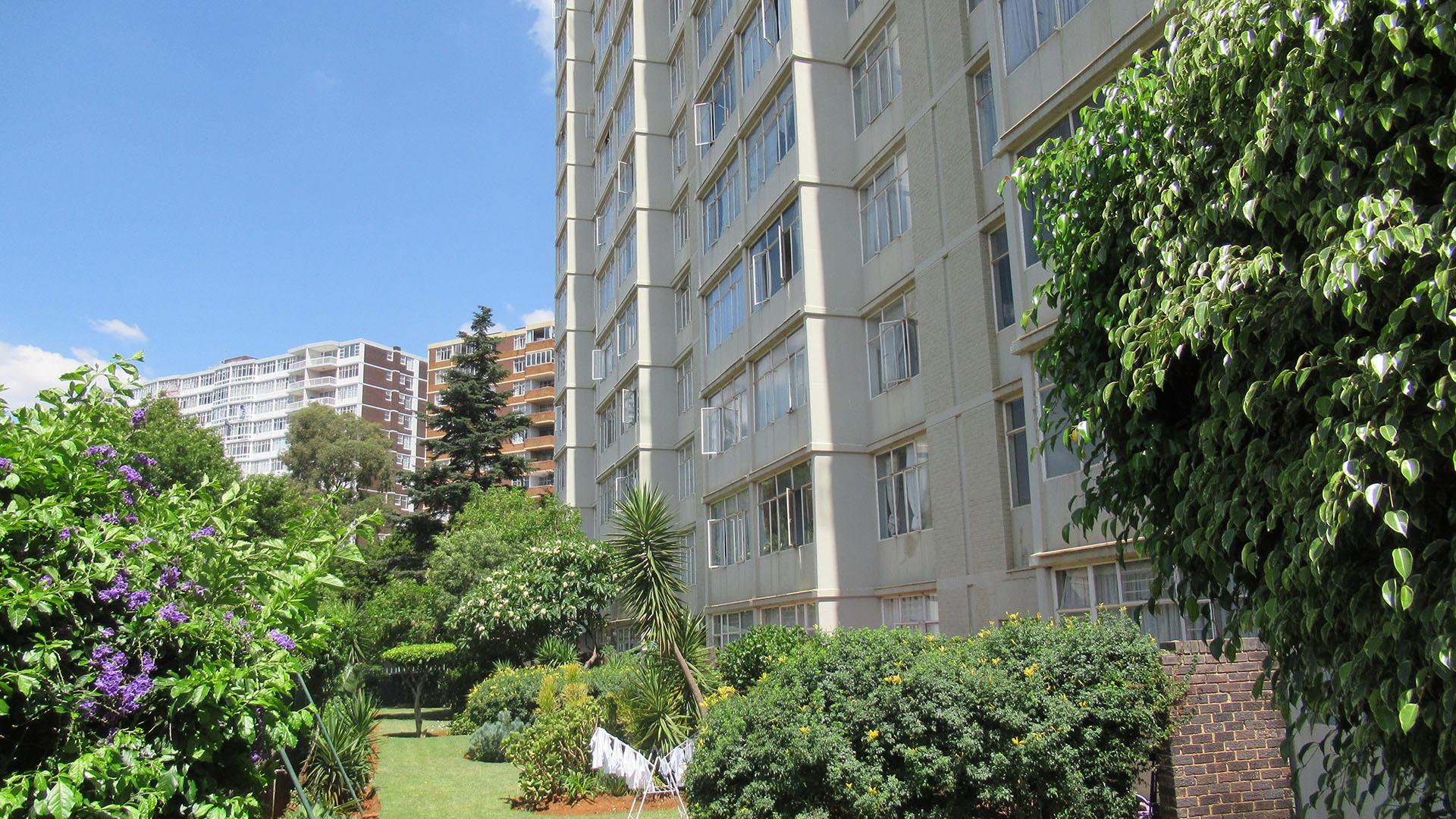 Front View of property in Bedford Gardens