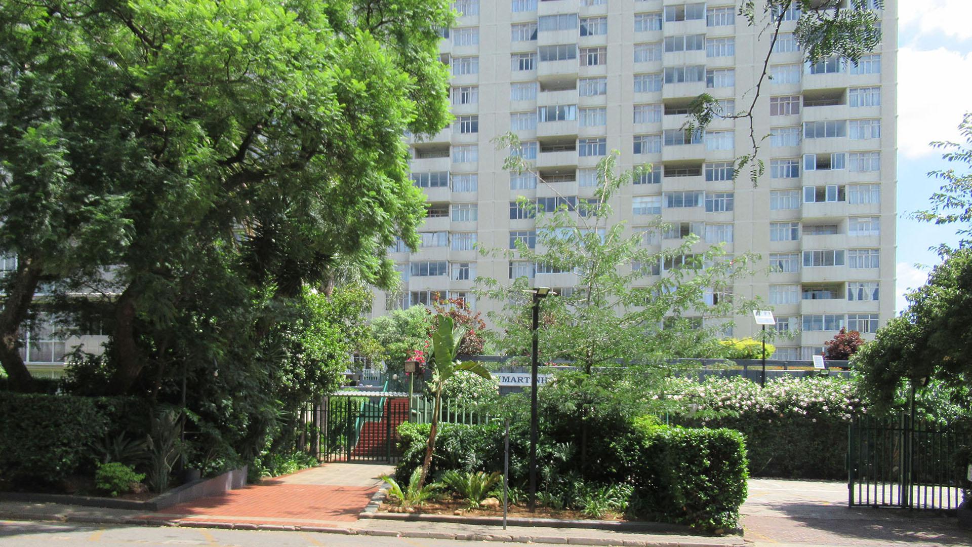 Front View of property in Bedford Gardens