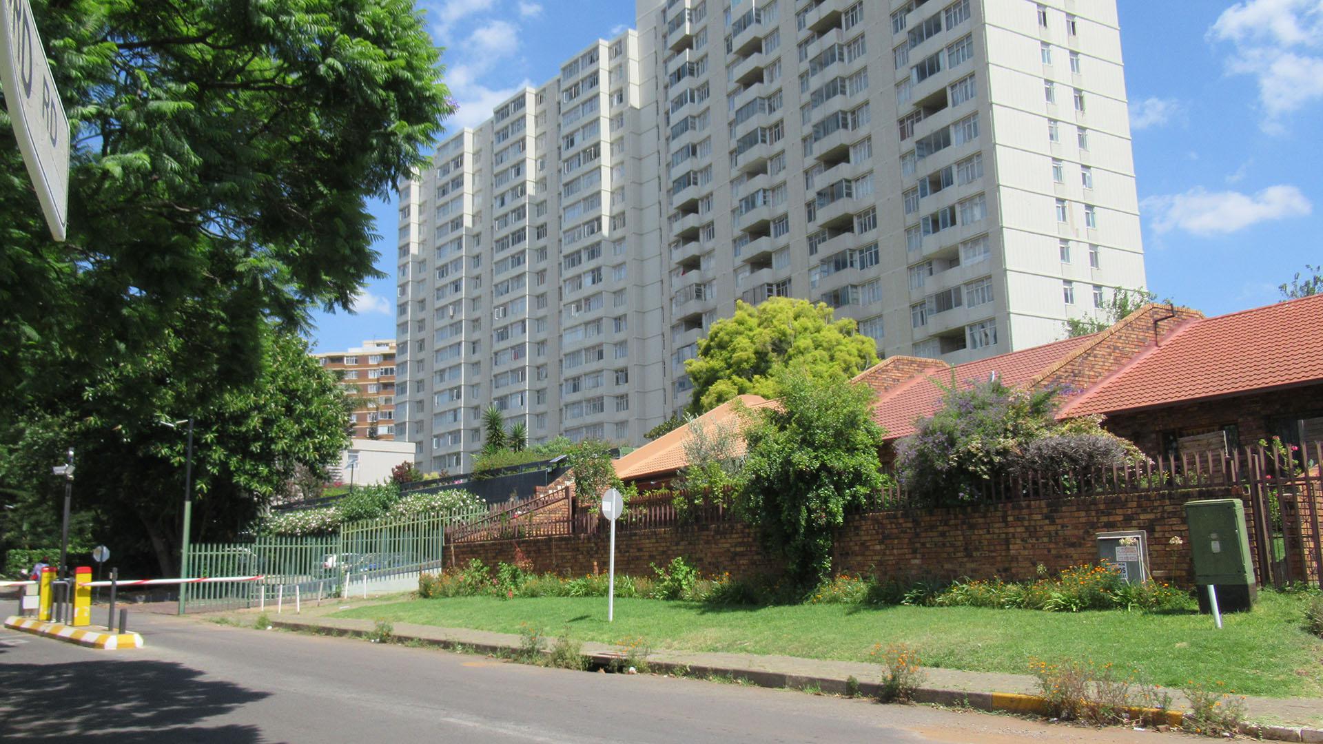 Front View of property in Bedford Gardens