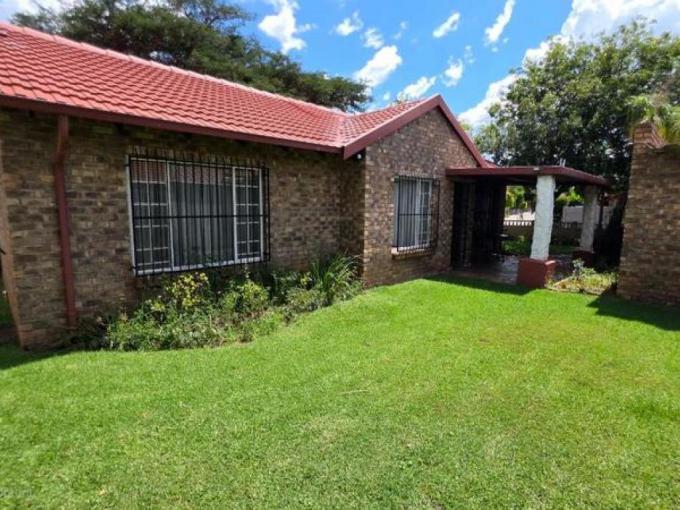 3 Bedroom Simplex for Sale For Sale in Doornpoort - MR703801