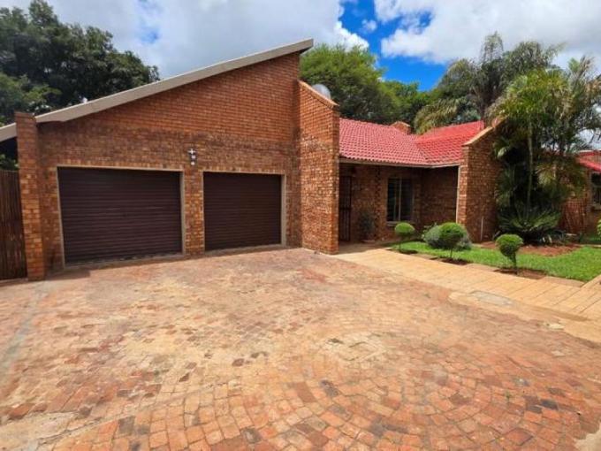 House for Sale For Sale in Doornpoort - MR703802