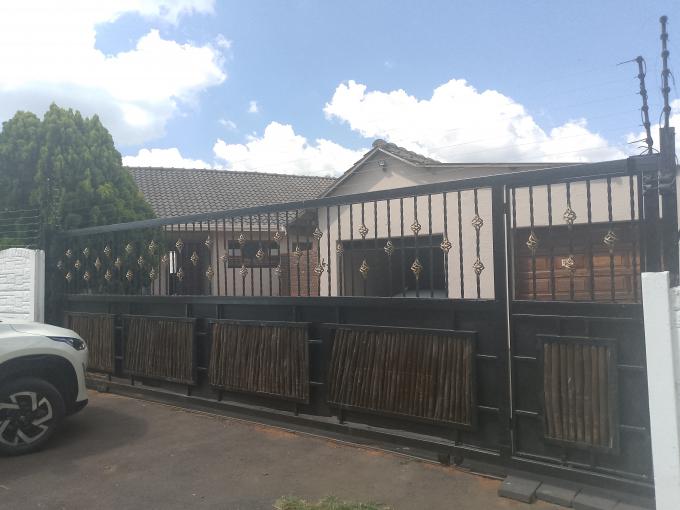 3 Bedroom House for Sale For Sale in Witpoortjie - MR703809