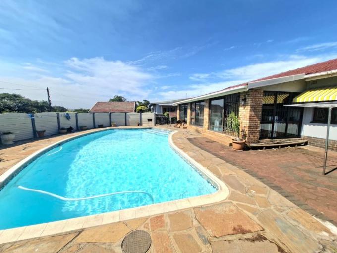 3 Bedroom House for Sale For Sale in Athlone Park - MR703821