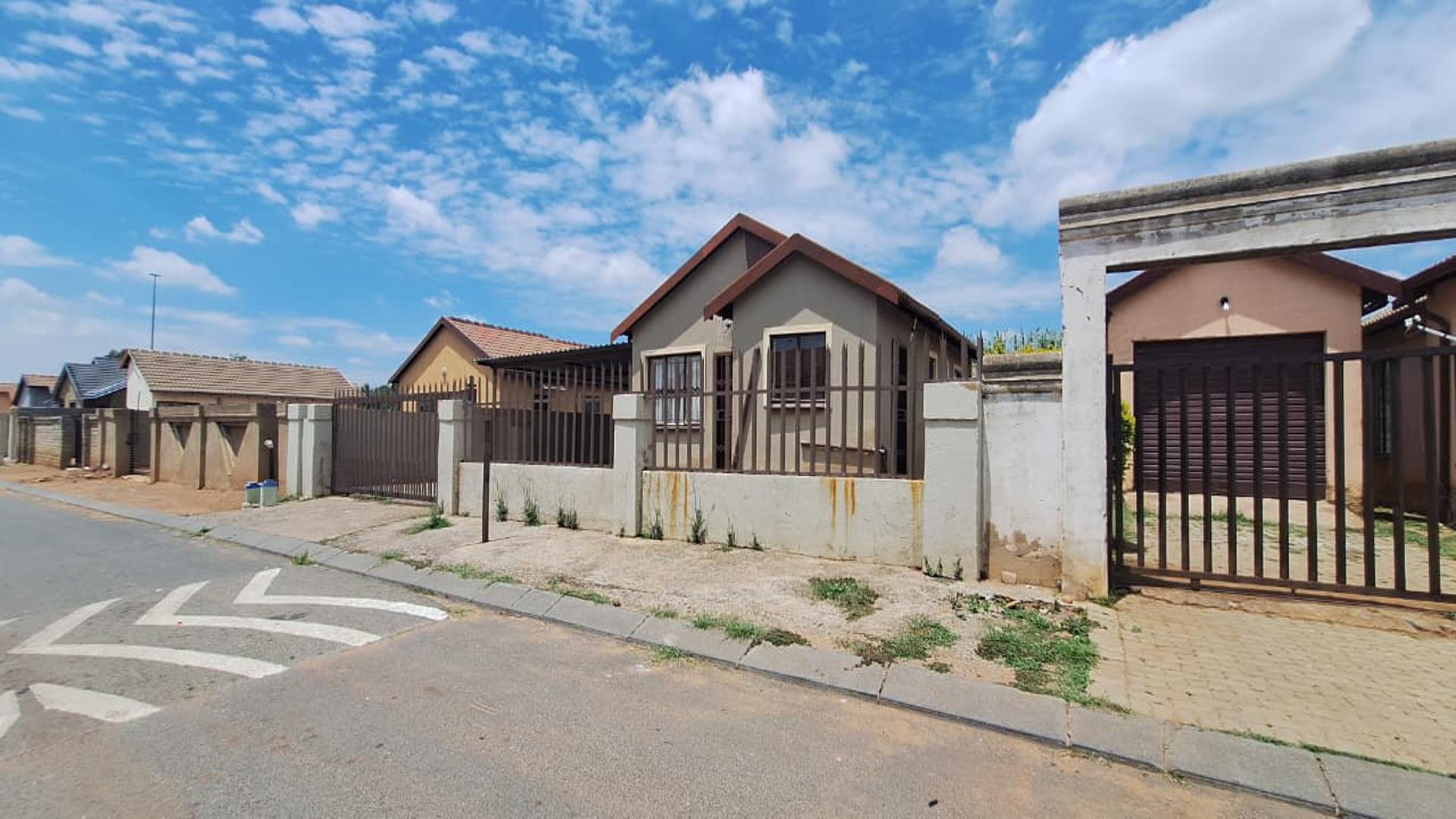 Front View of property in Payneville