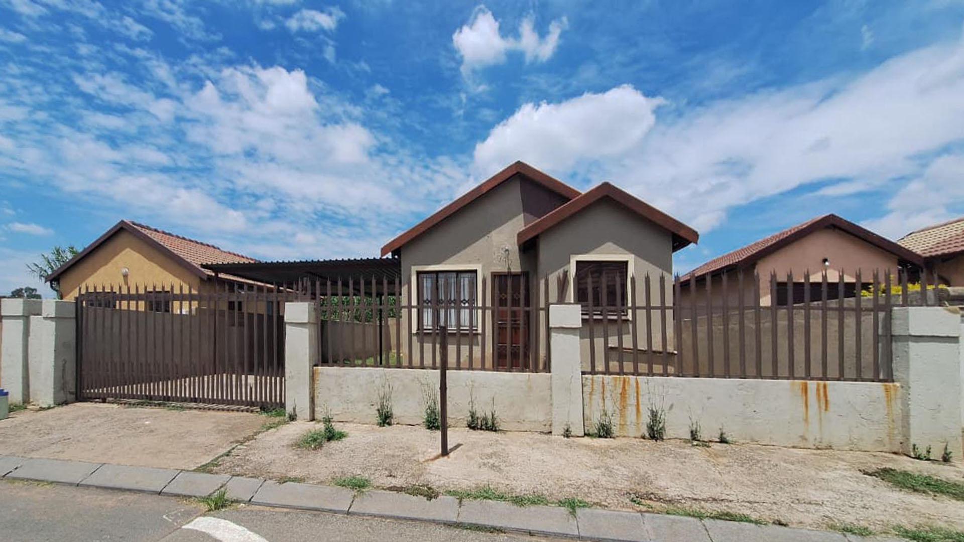 Front View of property in Payneville