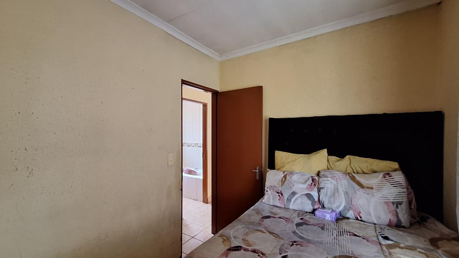 Main Bedroom - 13 square meters of property in Payneville