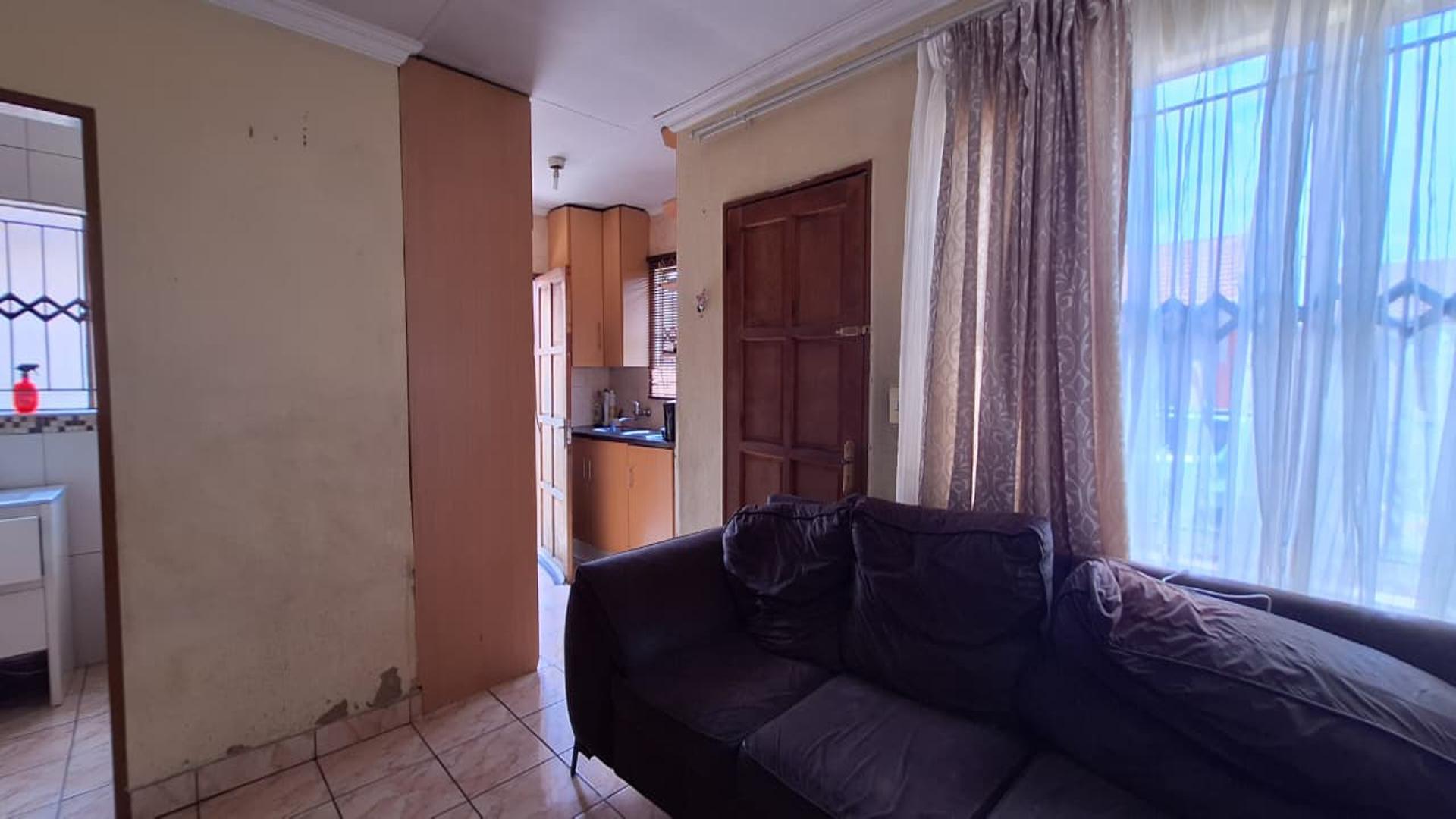 Lounges - 14 square meters of property in Payneville