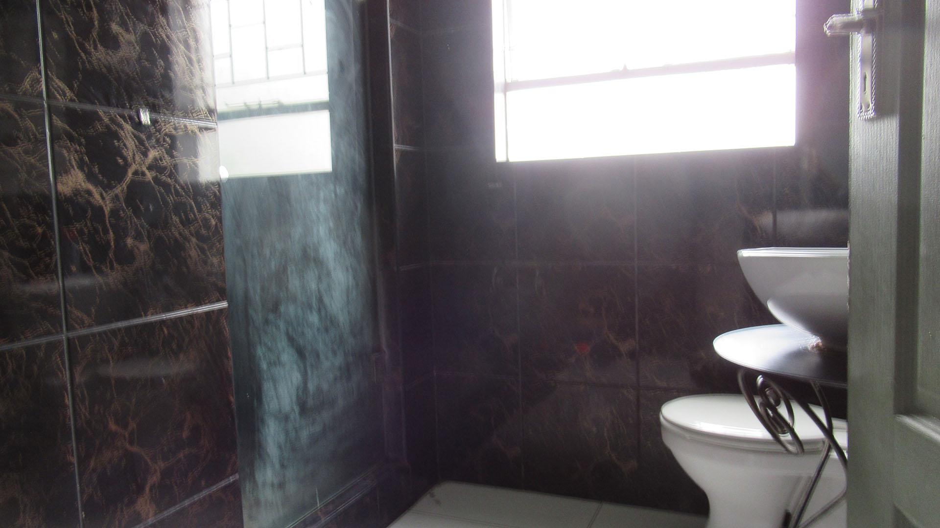 Bathroom 2 - 7 square meters of property in Elandshaven