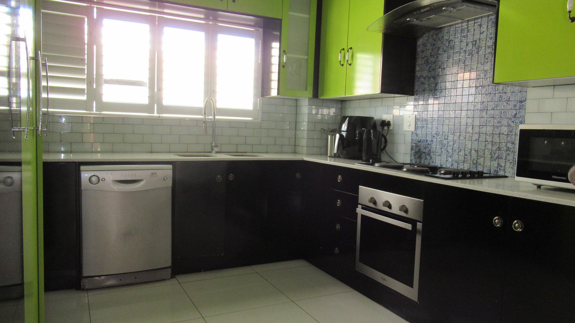 Kitchen - 15 square meters of property in Elandshaven