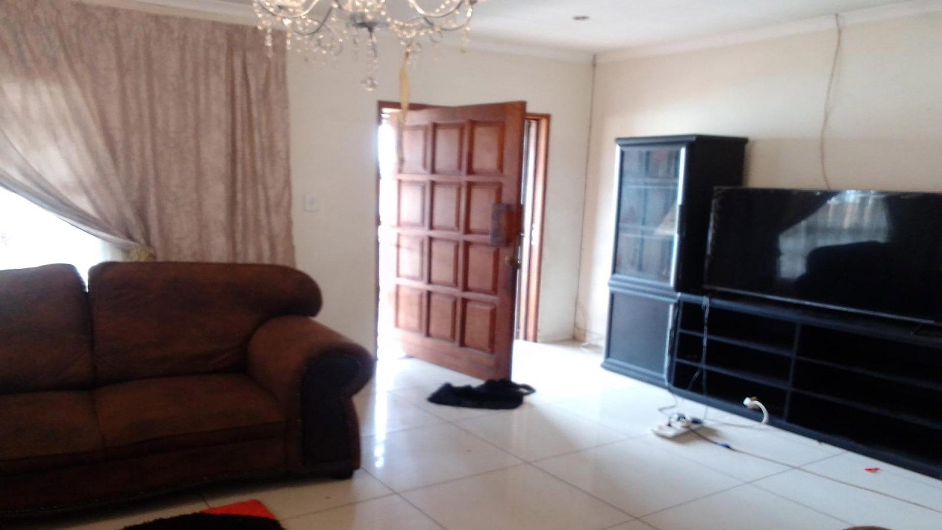 Lounges of property in Kwa-Guqa