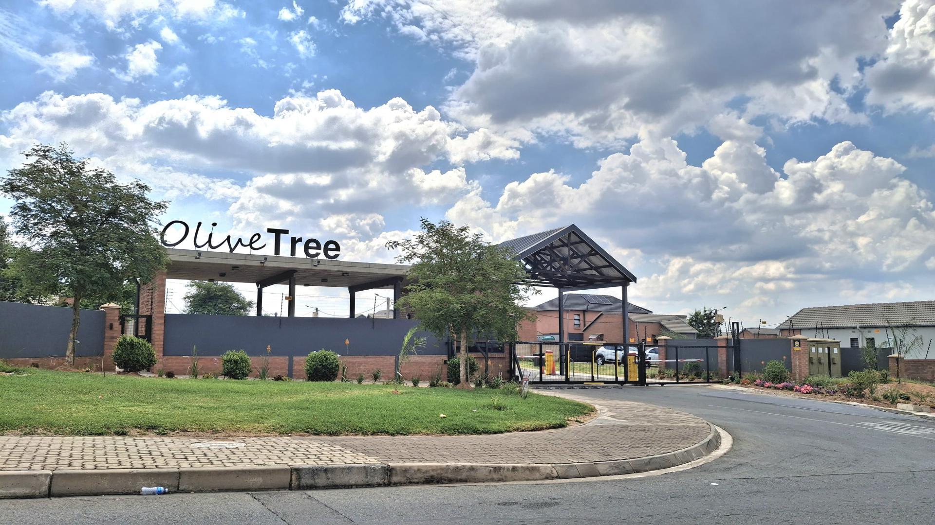 Front View of property in South Hills