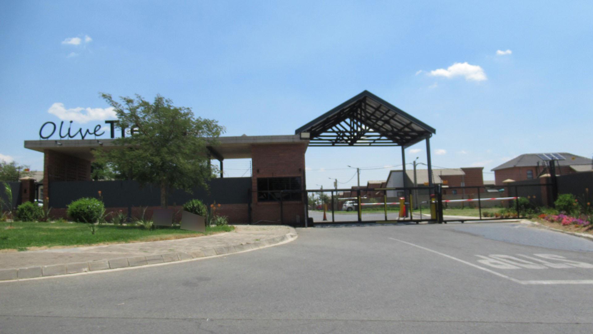 Front View of property in South Hills