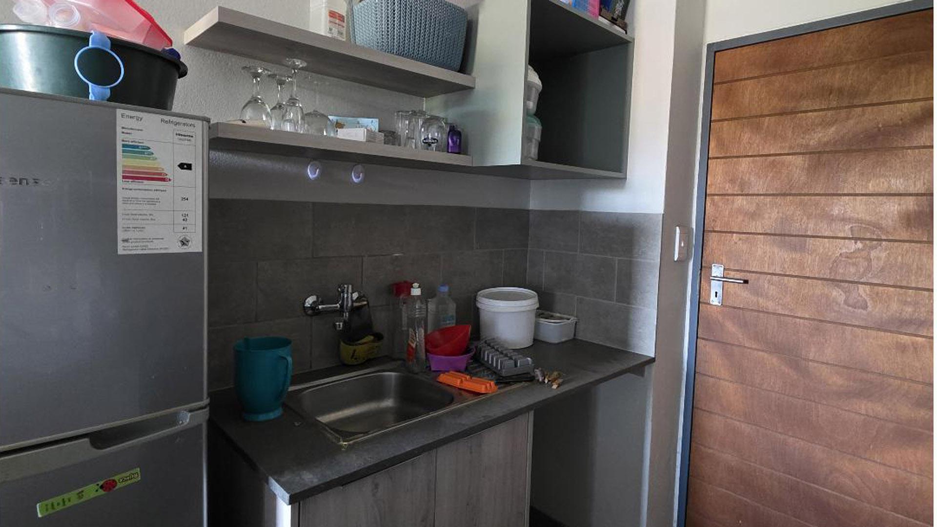 Kitchen of property in Lotus Gardens