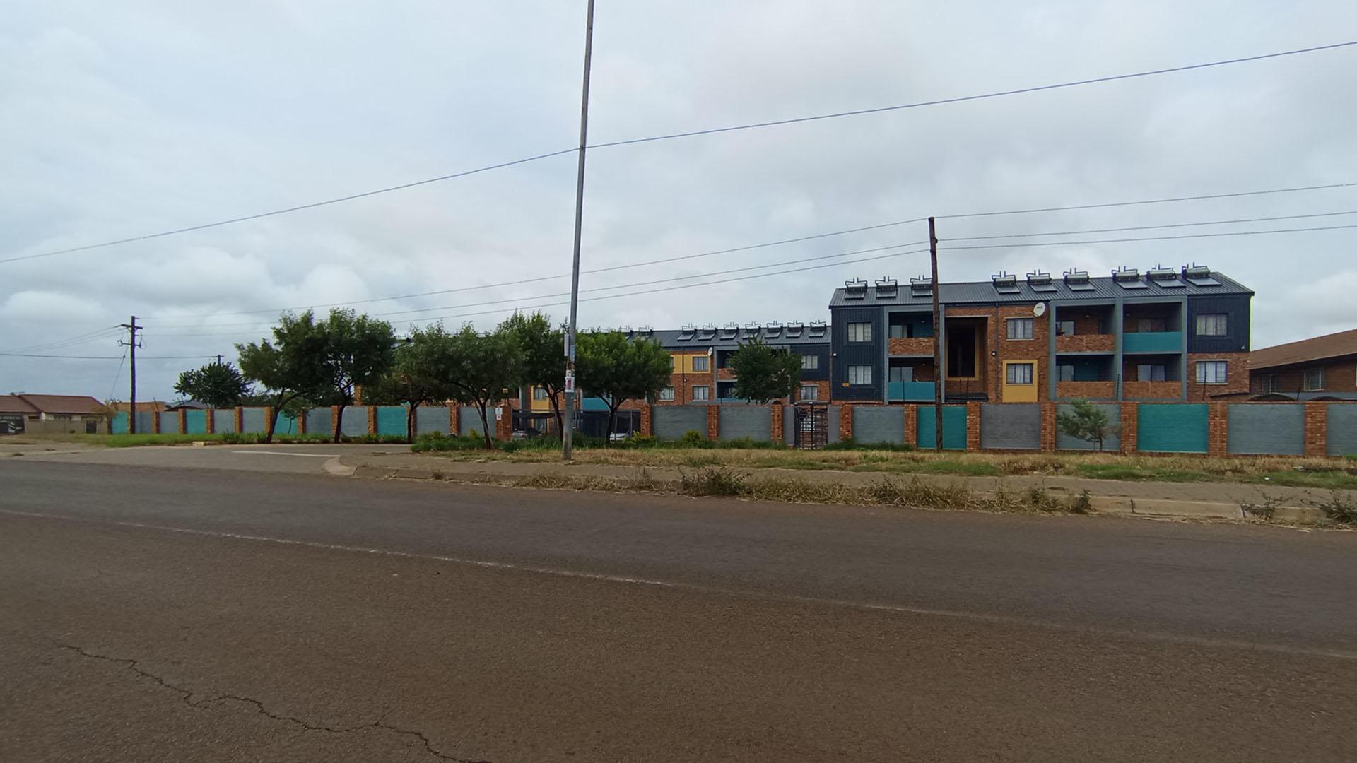 Front View of property in Lotus Gardens