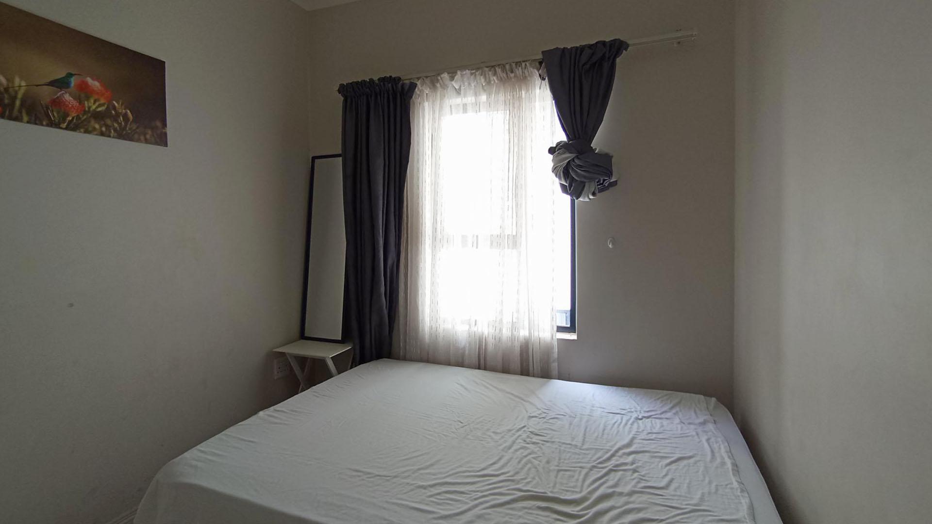 Bed Room 1 - 11 square meters of property in Erand Gardens