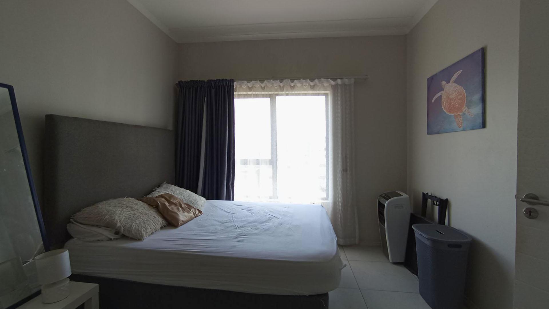 Main Bedroom - 16 square meters of property in Erand Gardens