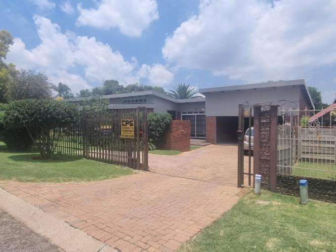 4 Bedroom House for Sale For Sale in Verwoerdpark - MR703941