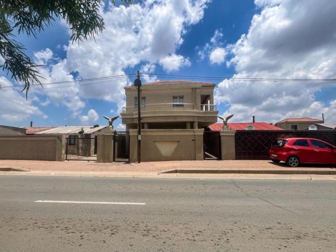 8 Bedroom House for Sale For Sale in Soweto - MR703946