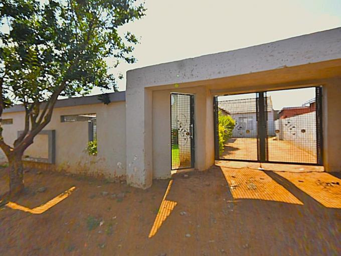 2 Bedroom House for Sale For Sale in Protea Glen - MR703976