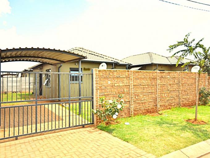2 Bedroom House for Sale For Sale in Protea Glen - MR703977
