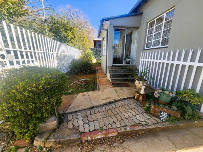 2 Bedroom House for Sale For Sale in Roodepoort North - MR703979