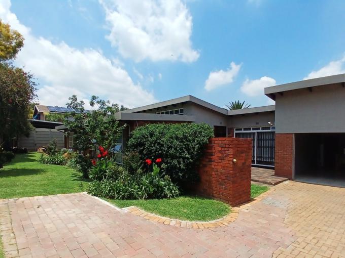 4 Bedroom House for Sale For Sale in Verwoerdpark - MR703990