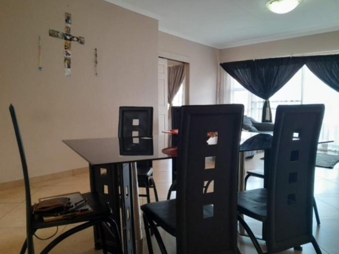 3 Bedroom Apartment for Sale For Sale in Brackendowns - MR704007