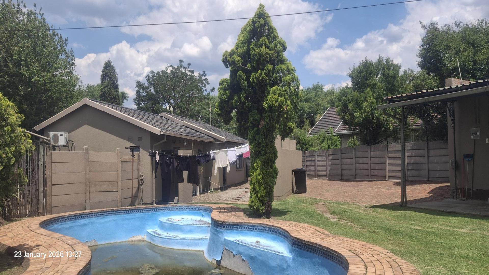 Swimming Pool of property in Illiondale
