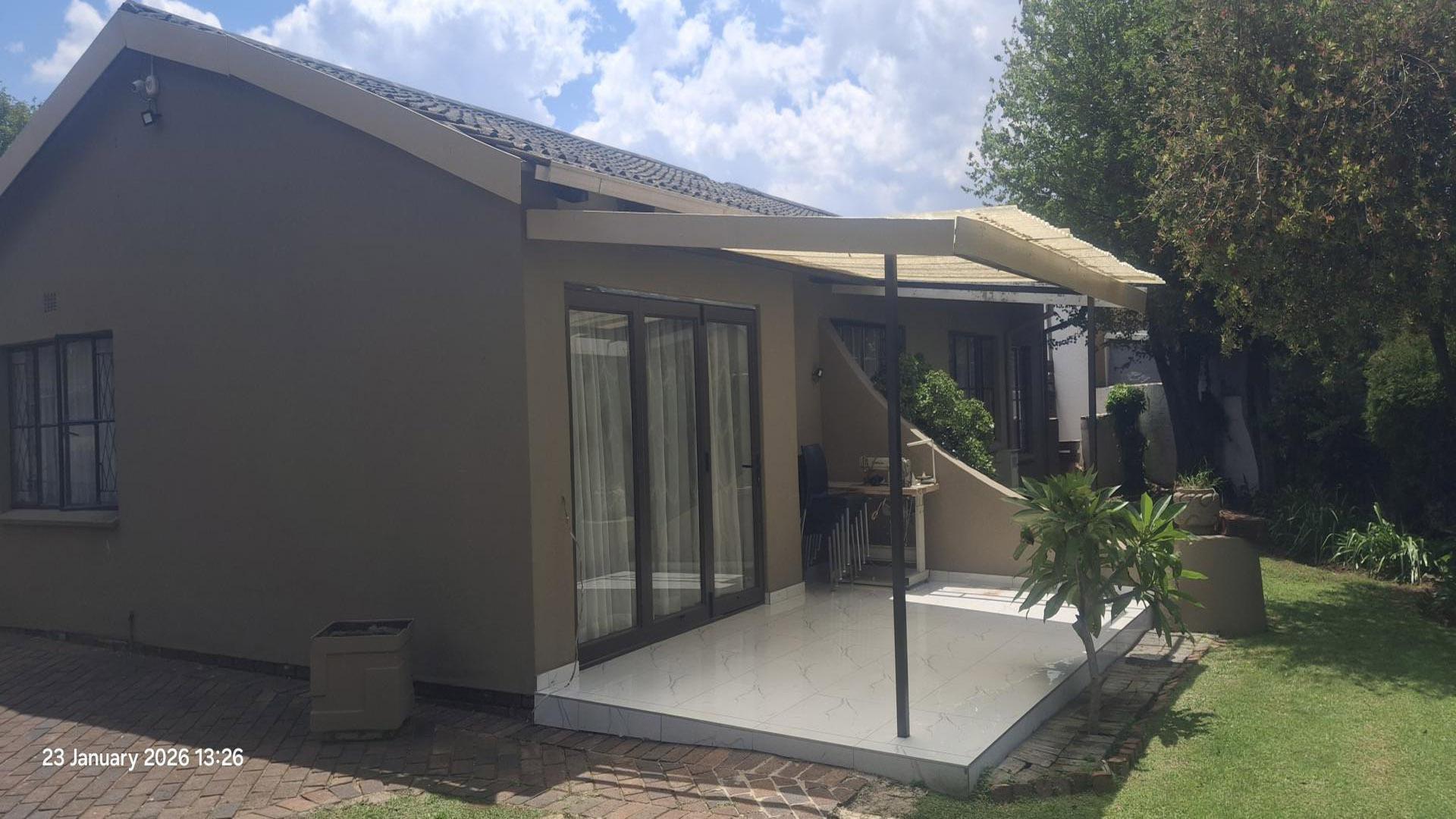 Patio of property in Illiondale