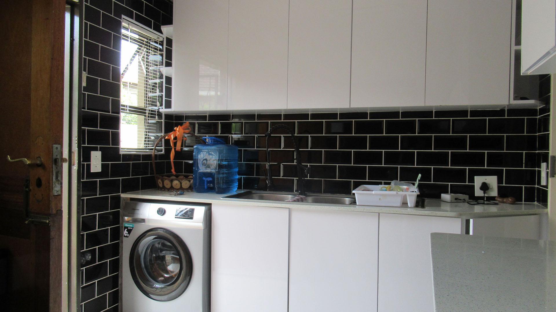 Kitchen - 11 square meters of property in Illiondale