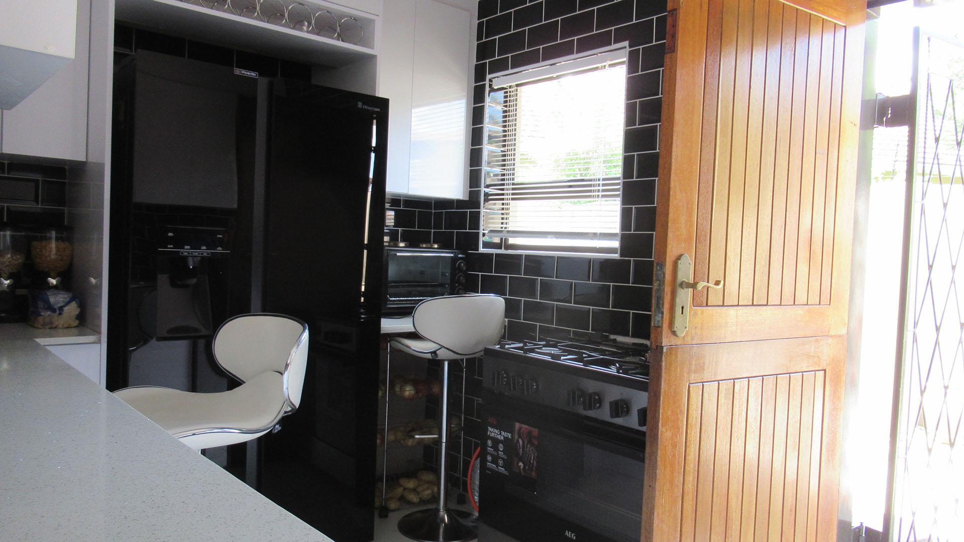 Kitchen - 11 square meters of property in Illiondale