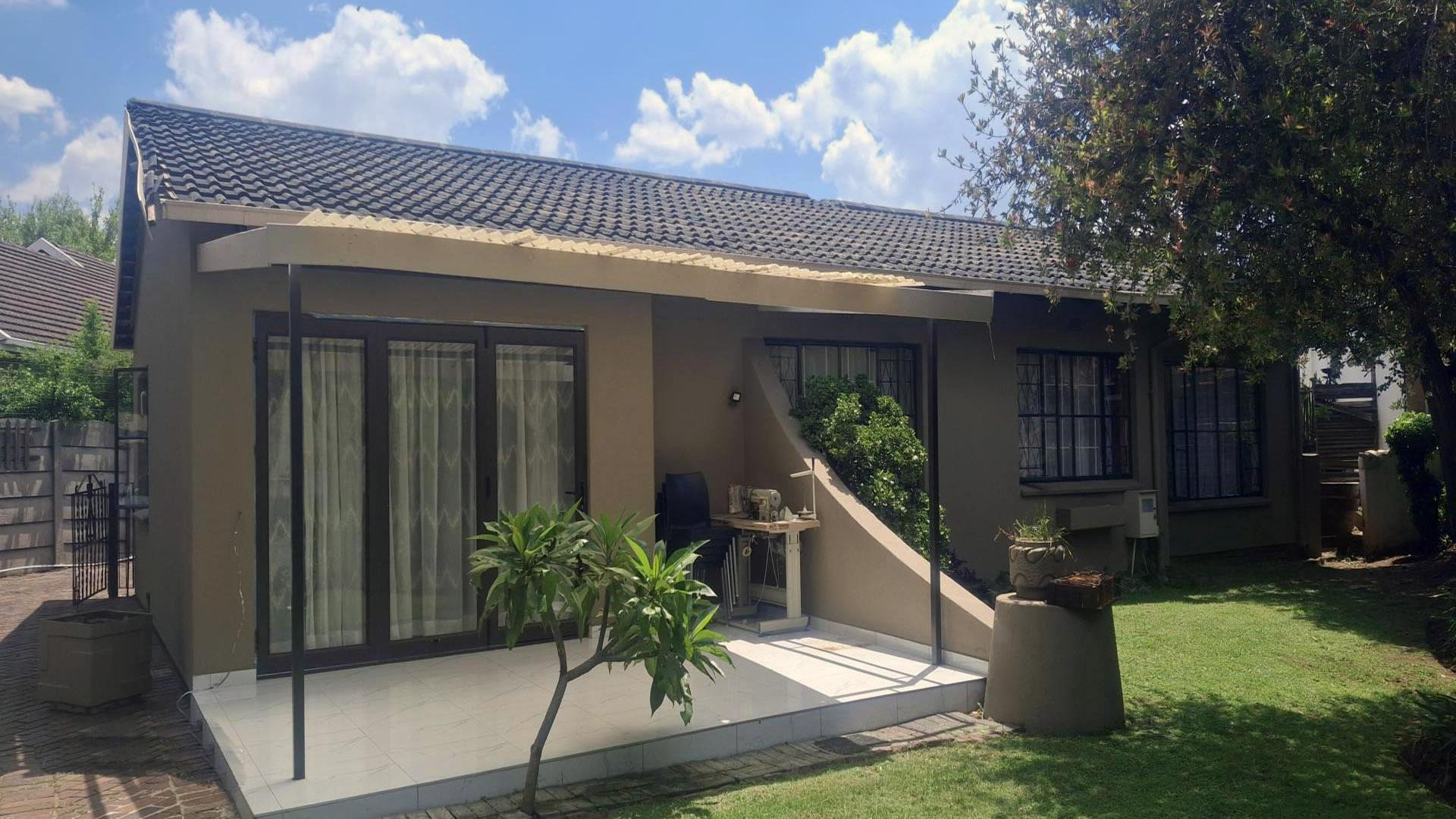 Front View of property in Illiondale