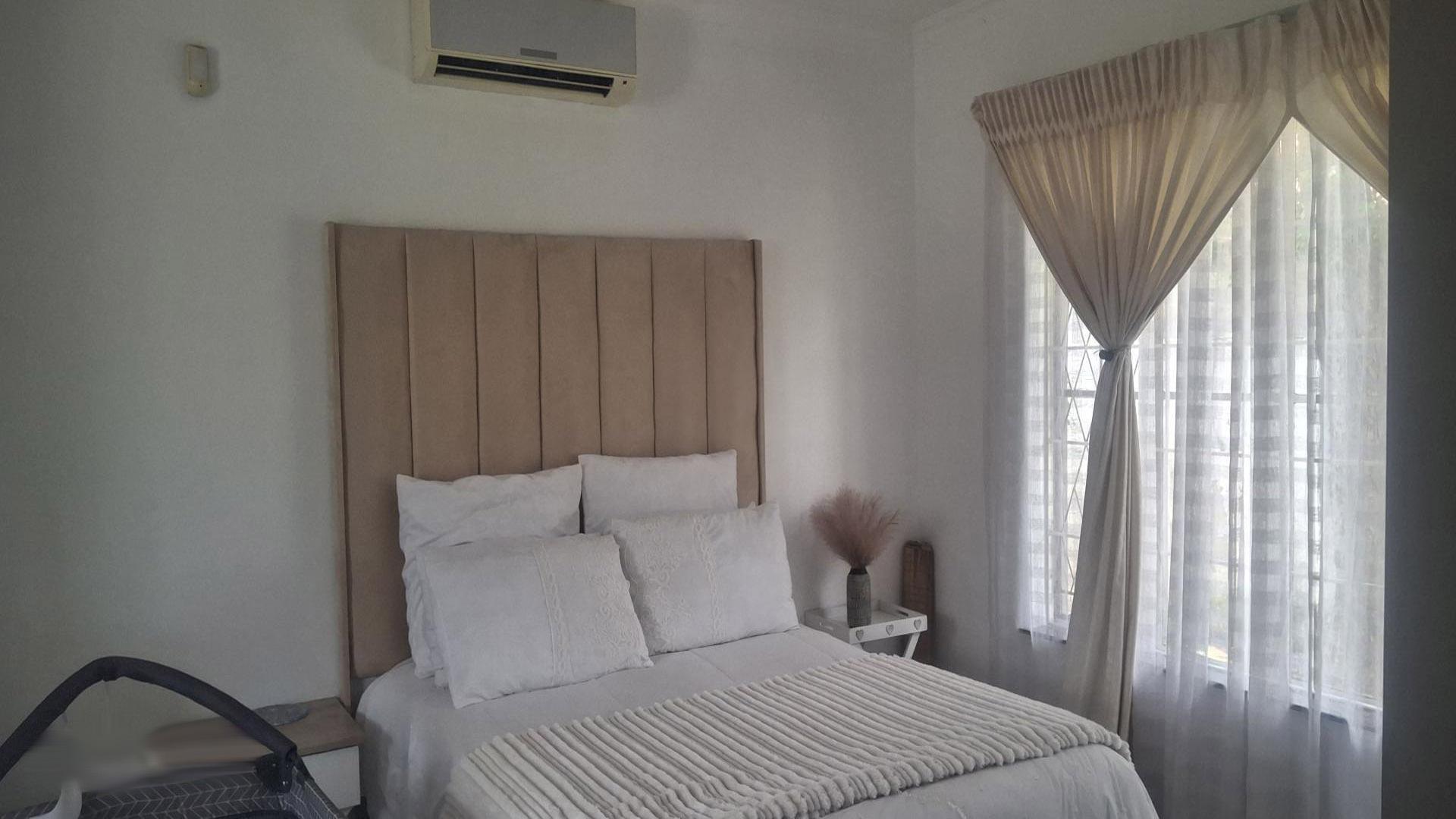Main Bedroom - 17 square meters of property in Illiondale