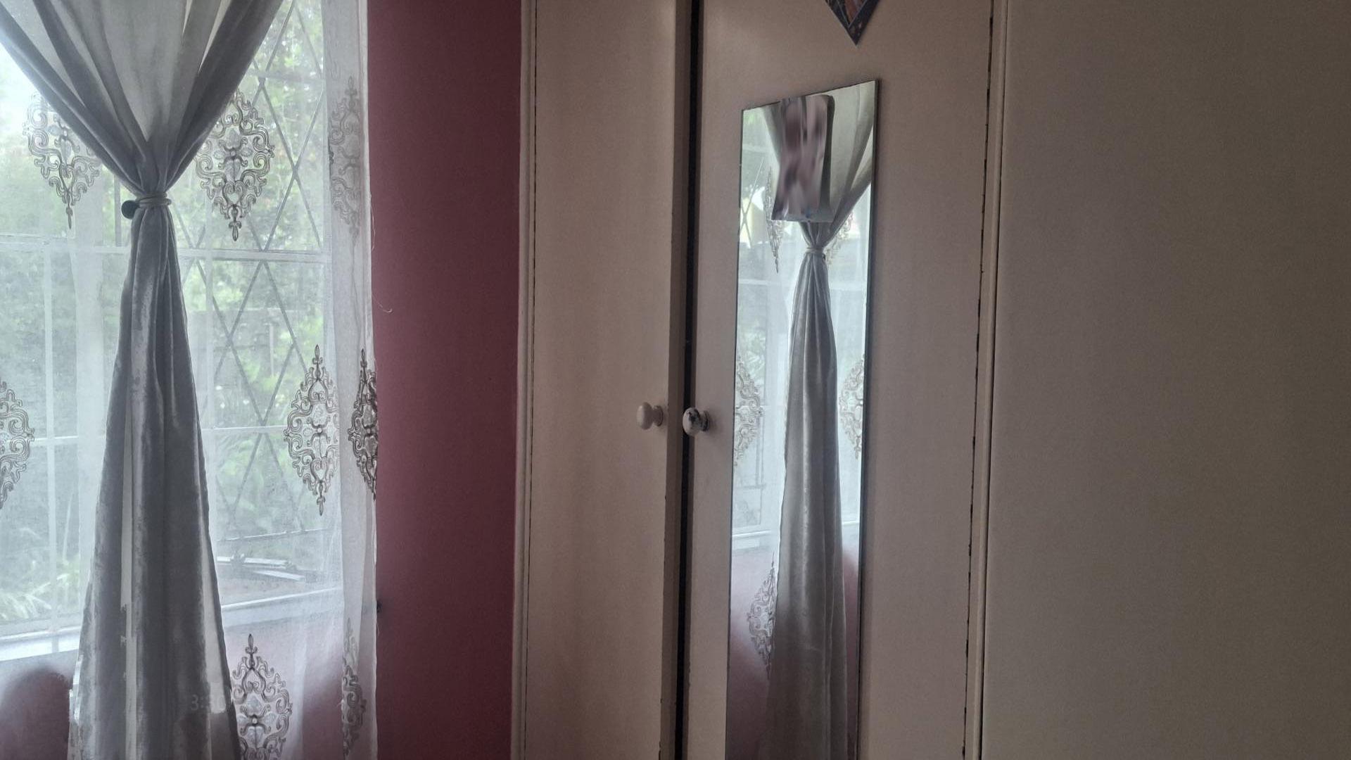 Bed Room 1 - 9 square meters of property in Illiondale