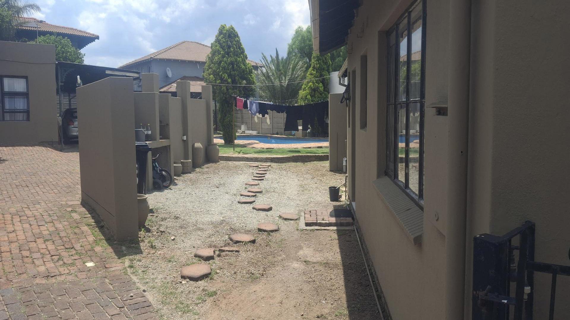 Backyard of property in Illiondale